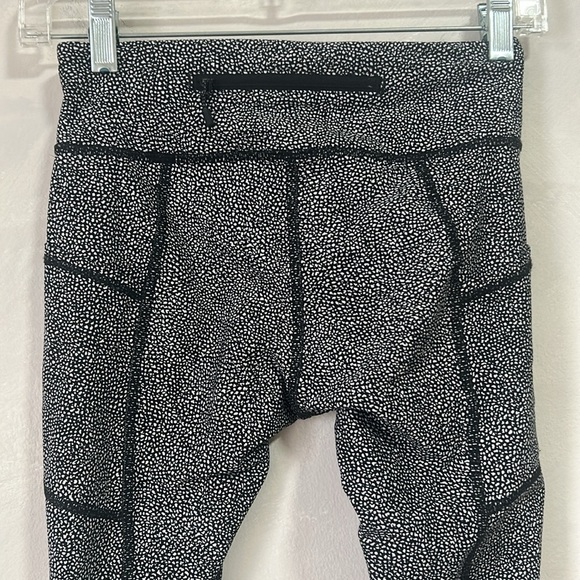 Lululemon Sz 4 Leggings Salt Alpine Black White Print Reflective - Picture 9 of 12